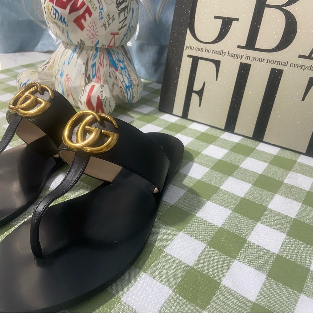🌹💕Gucci Black and Gold Sandals💕 - Picture 5 of 7